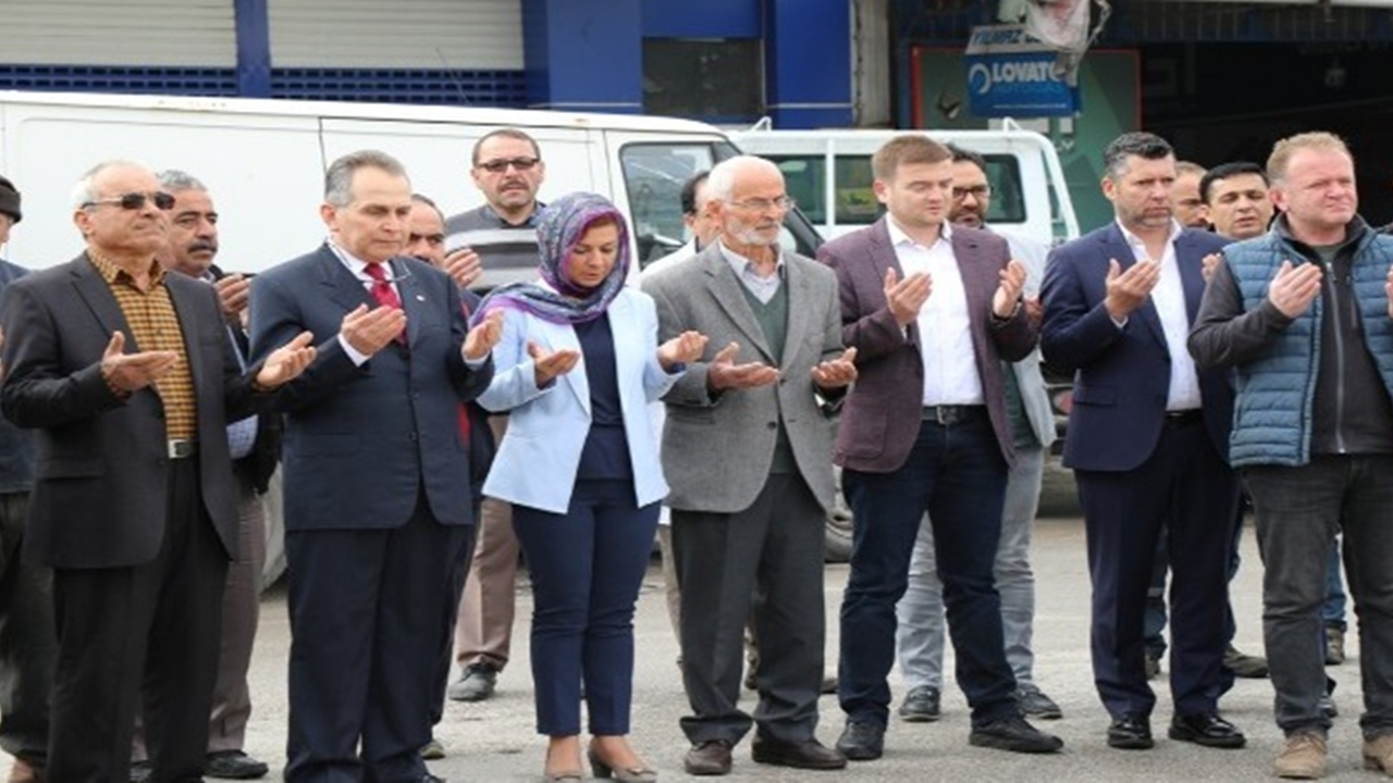Karabük'te Başkan Elif Köse, esnaf duası ile çalışmalarına başladı