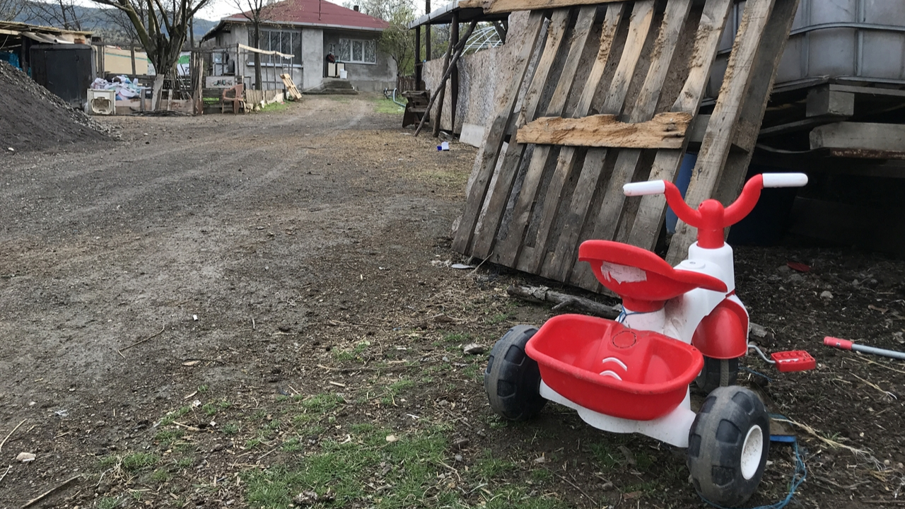 Karabük'te baba öldü, bebeği tedavi altında...