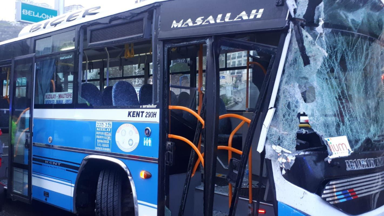Özel halk otobüsü temizlik aracına çarptı!