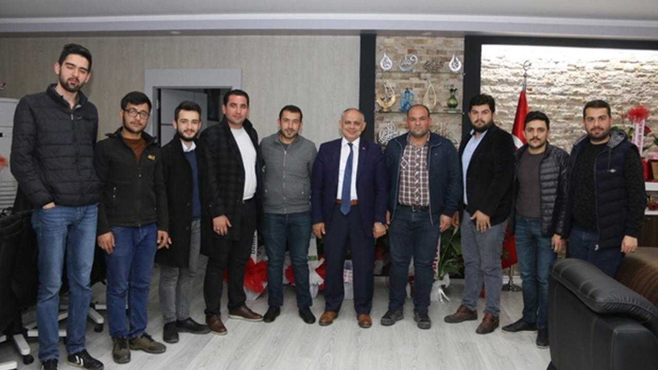 Kayseri'de AK Partili gençler Başkan Esat Öztürk’ü ziyaret etti