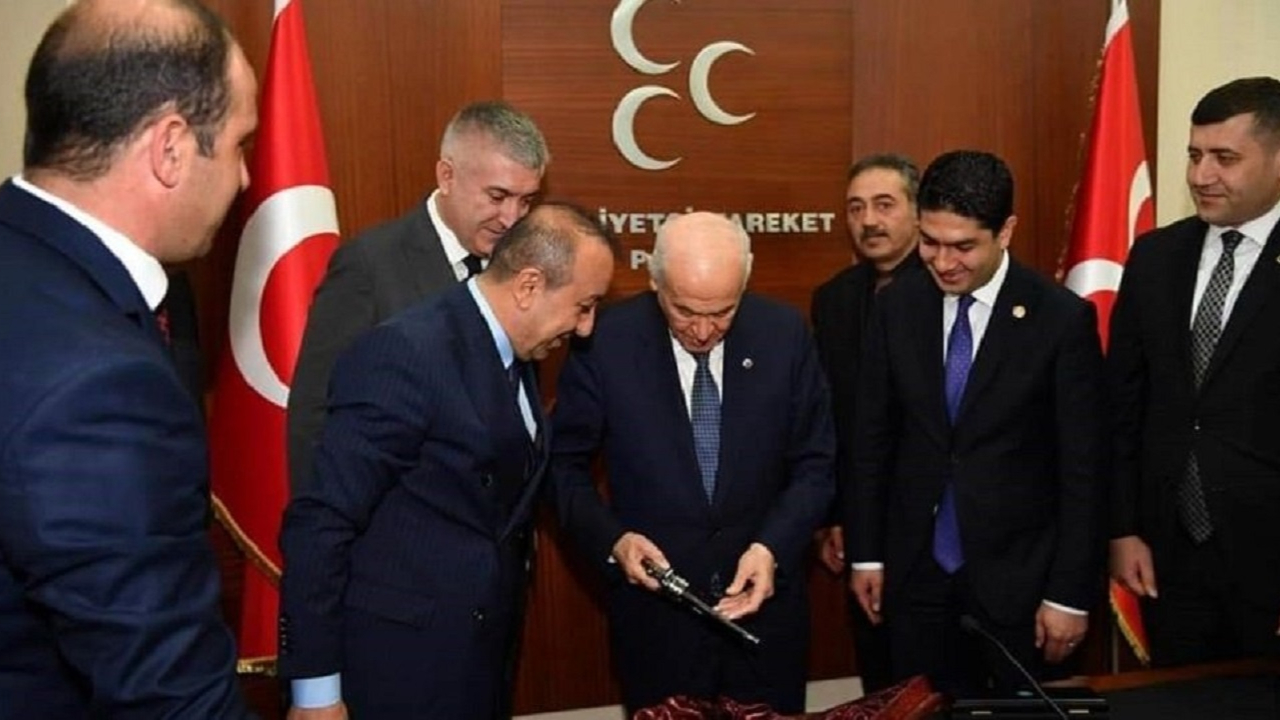 MHP lideri Bahçeli'ye özel tabanca!