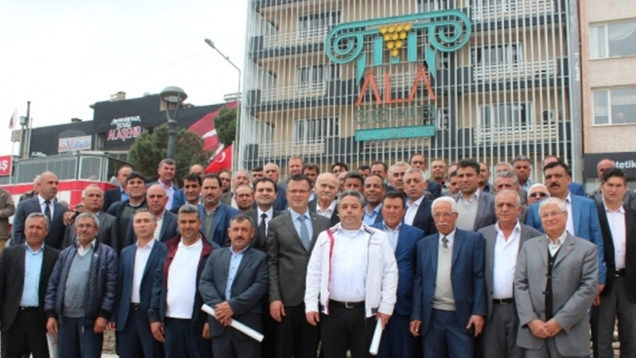 Manisa'da muhtarlardan Başkan Ahmet Öküzcüoğlu’na sürpriz ziyaret