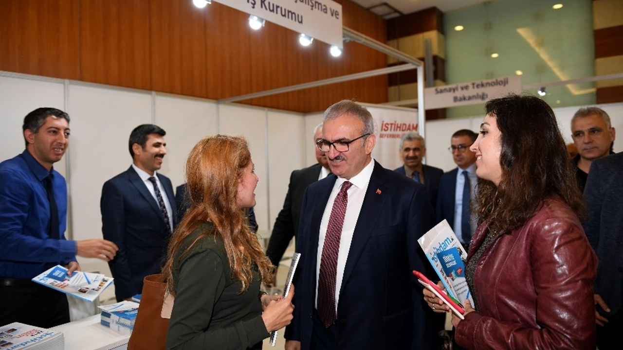 Antalya'da Vali Münir Karaloğlu: " 150 bin istihdamın üzerine çıkacağız "