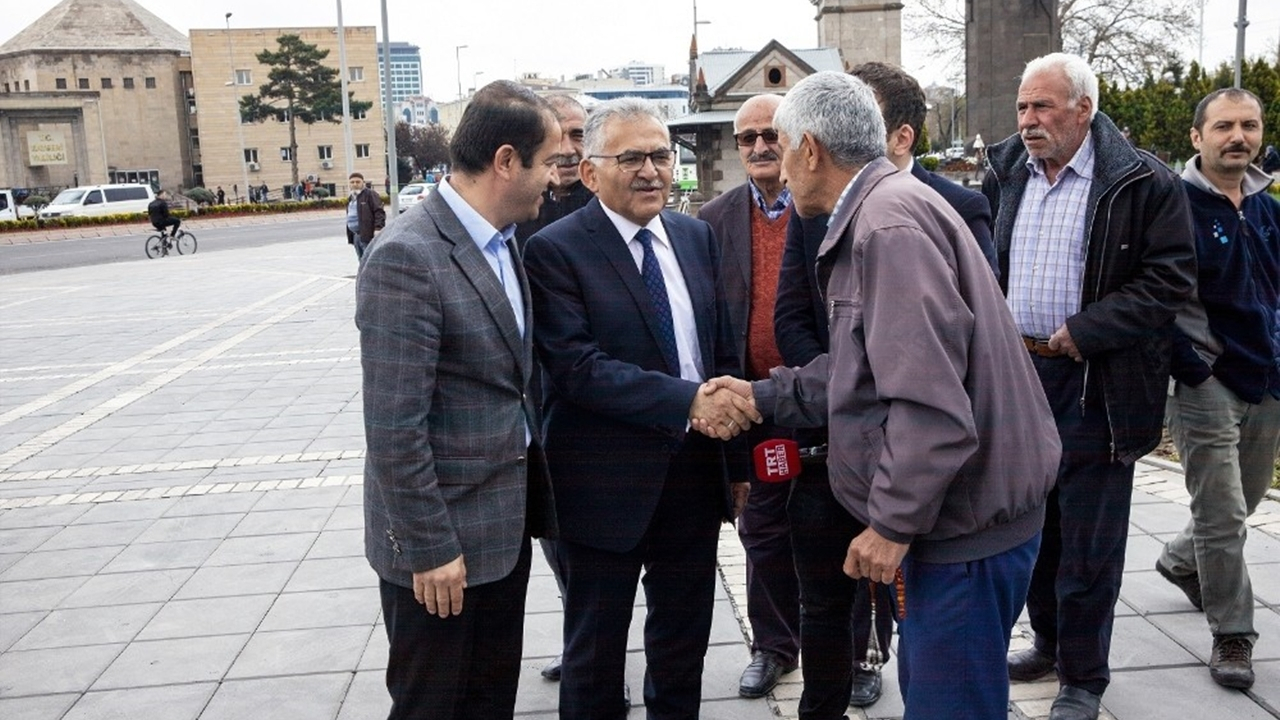 Kayseri'de Başkan Memduh Büyükkılıç Yeraltı Çarşısı’nı ziyaret etti