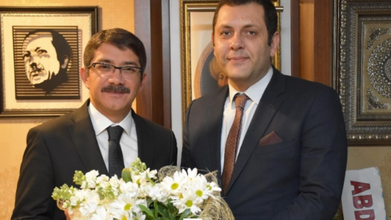 Manisa'da DP’li adaydan Başkan Uğur Çelik’e seçim tebriği