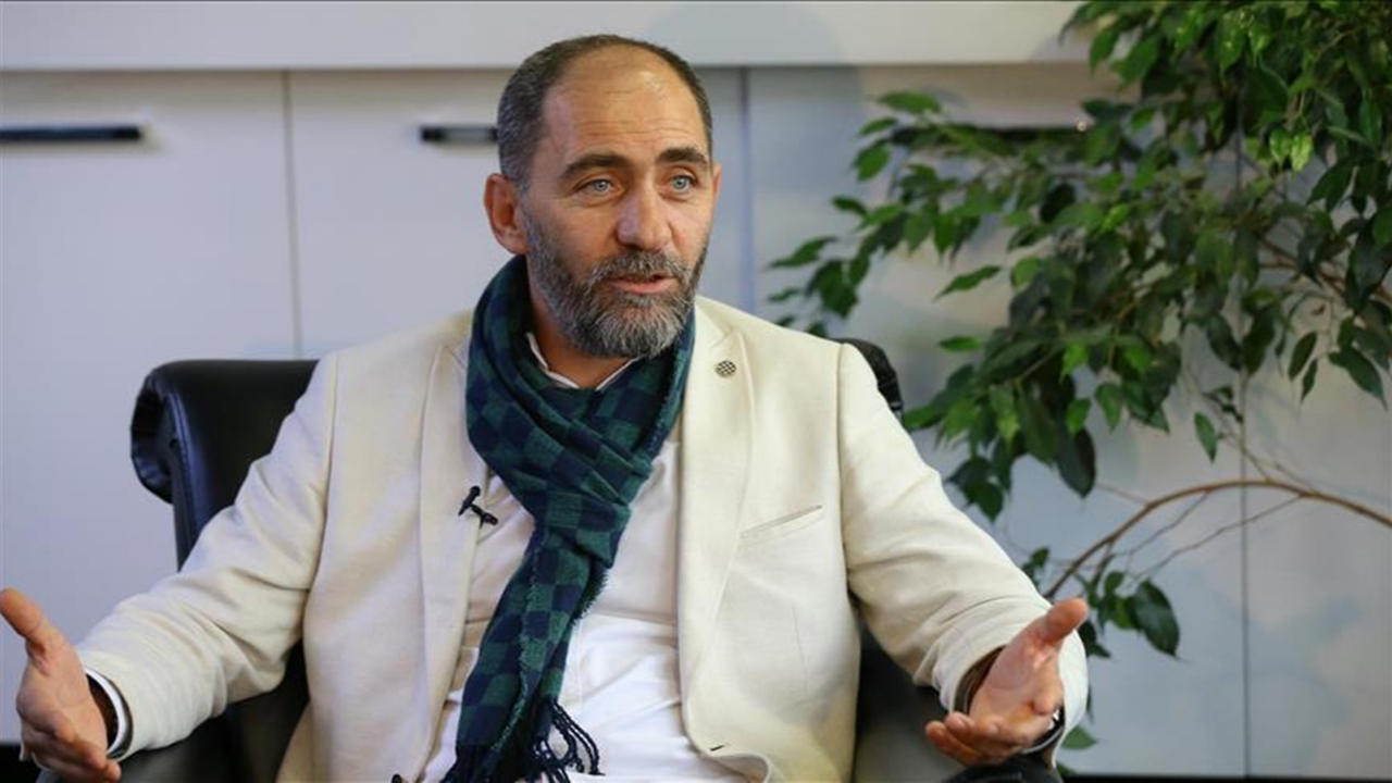Antalya'da polis başmüfettişi Ahmet Sula, gençlerle buluştu