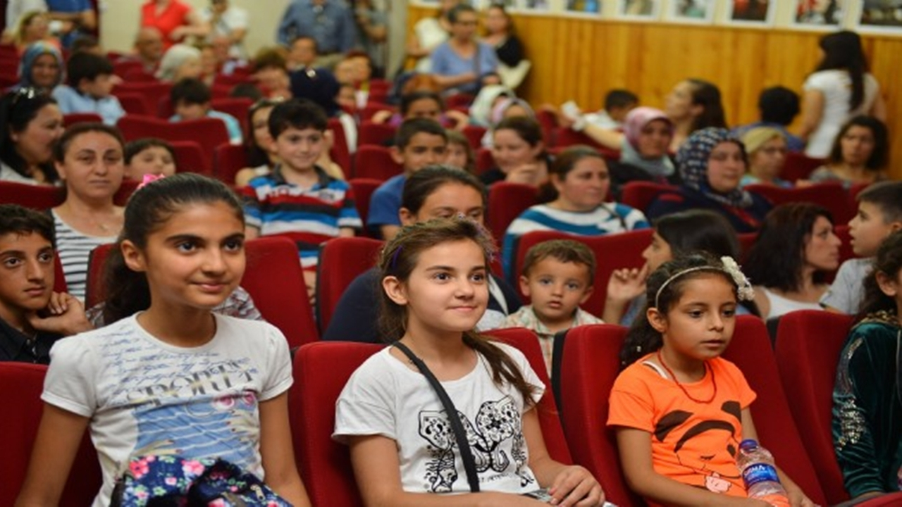 İstanbul'da minik sanatseverler bir araya geliyor