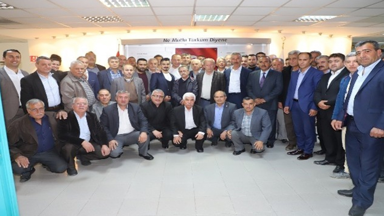 Manisa'dan Muhtarlardan Başkan Çetin Akın’a ’Hayırlı olsun’ ziyareti
