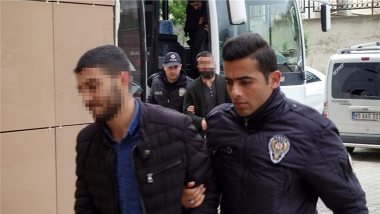 Manisa'da 10 DEAŞ şüphelisi yakalandı