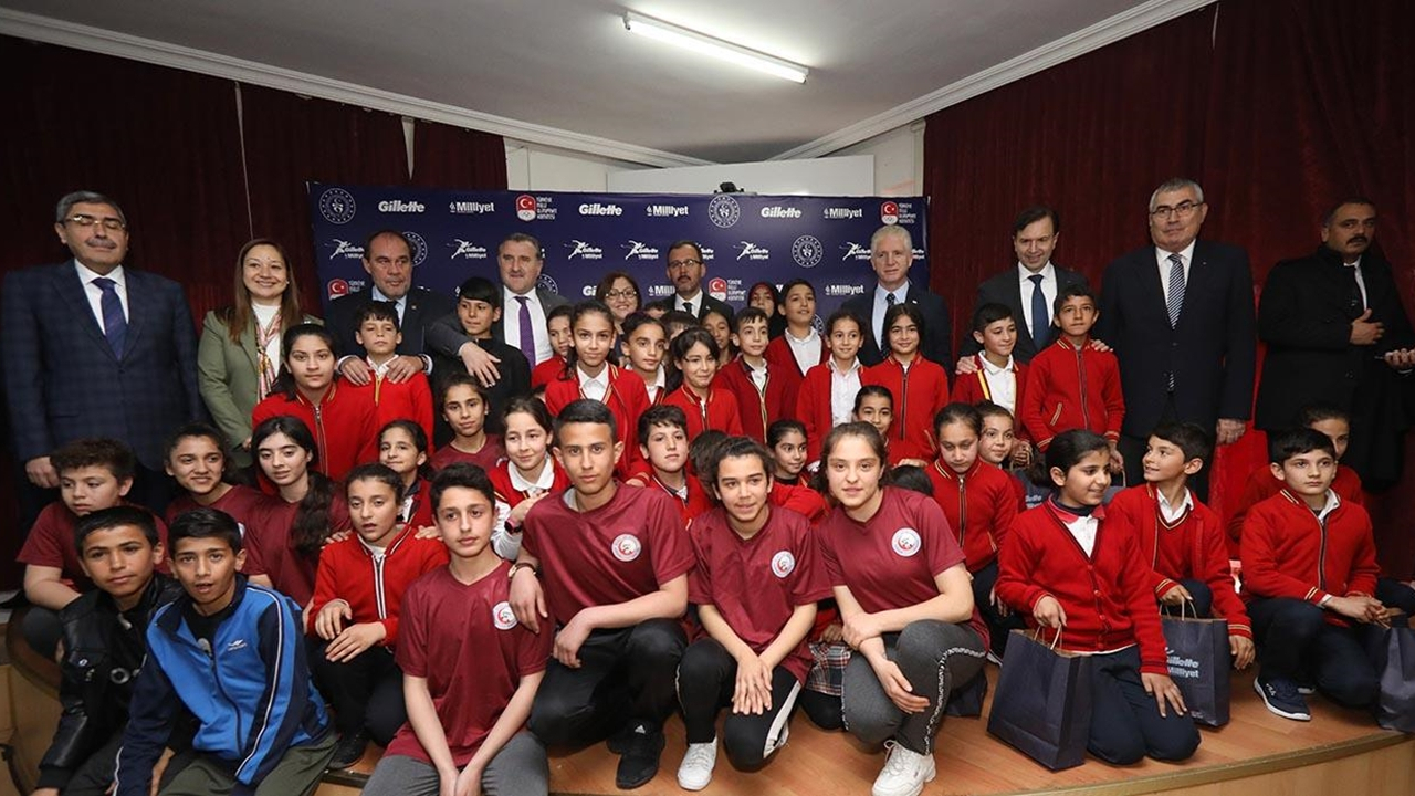 Gaziantep'te 35 bin öğrenciye spor malzemesi desteği