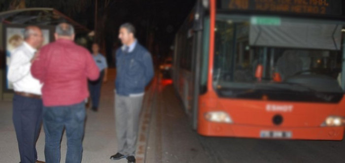 Belediye otobüsünde dehşet: Tineri ateşe verip yolculara attı