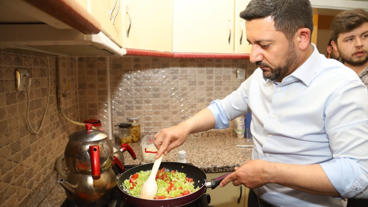 Başkan Arı öğrencilerin davetini geri çevirmedi...