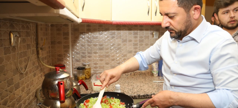 Başkan Arı öğrencilerin davetini geri çevirmedi...