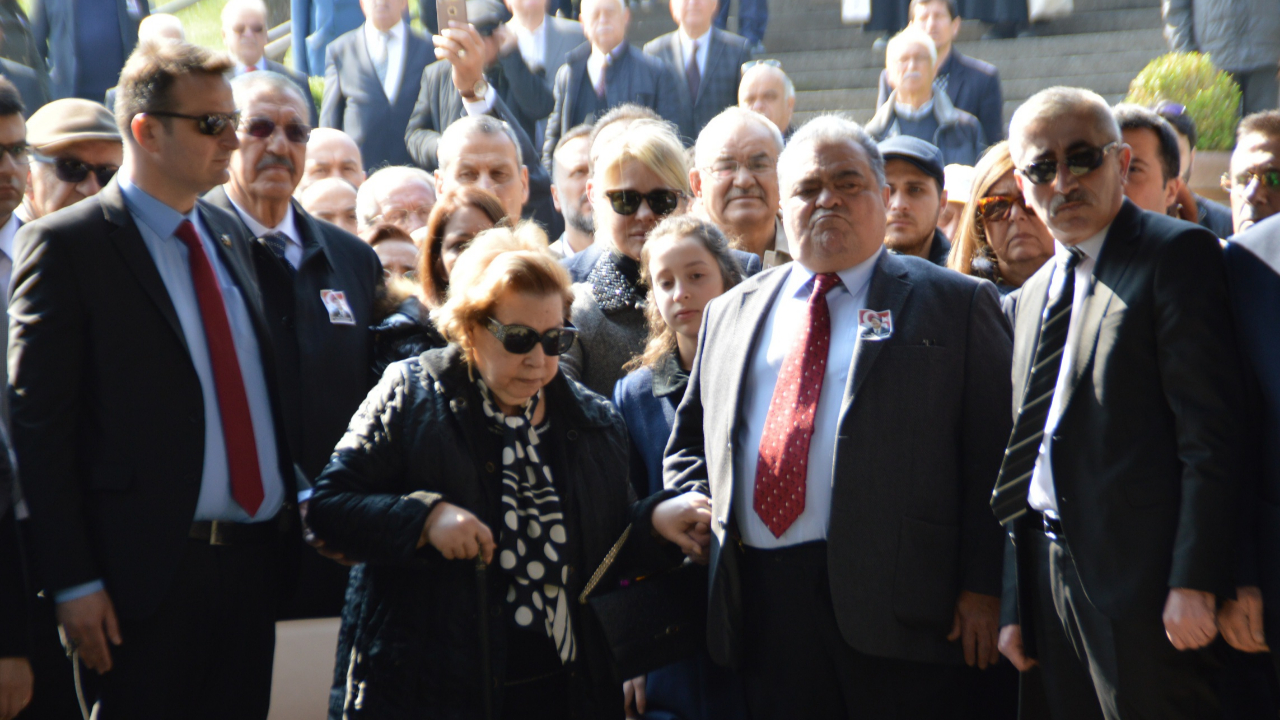 Turgut Özal kabri başında anıldı!