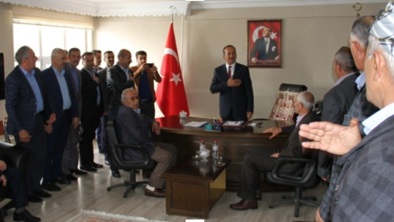 Hakkari'de muhtarlardan Başkan Tahir Saklı’ya ziyaret