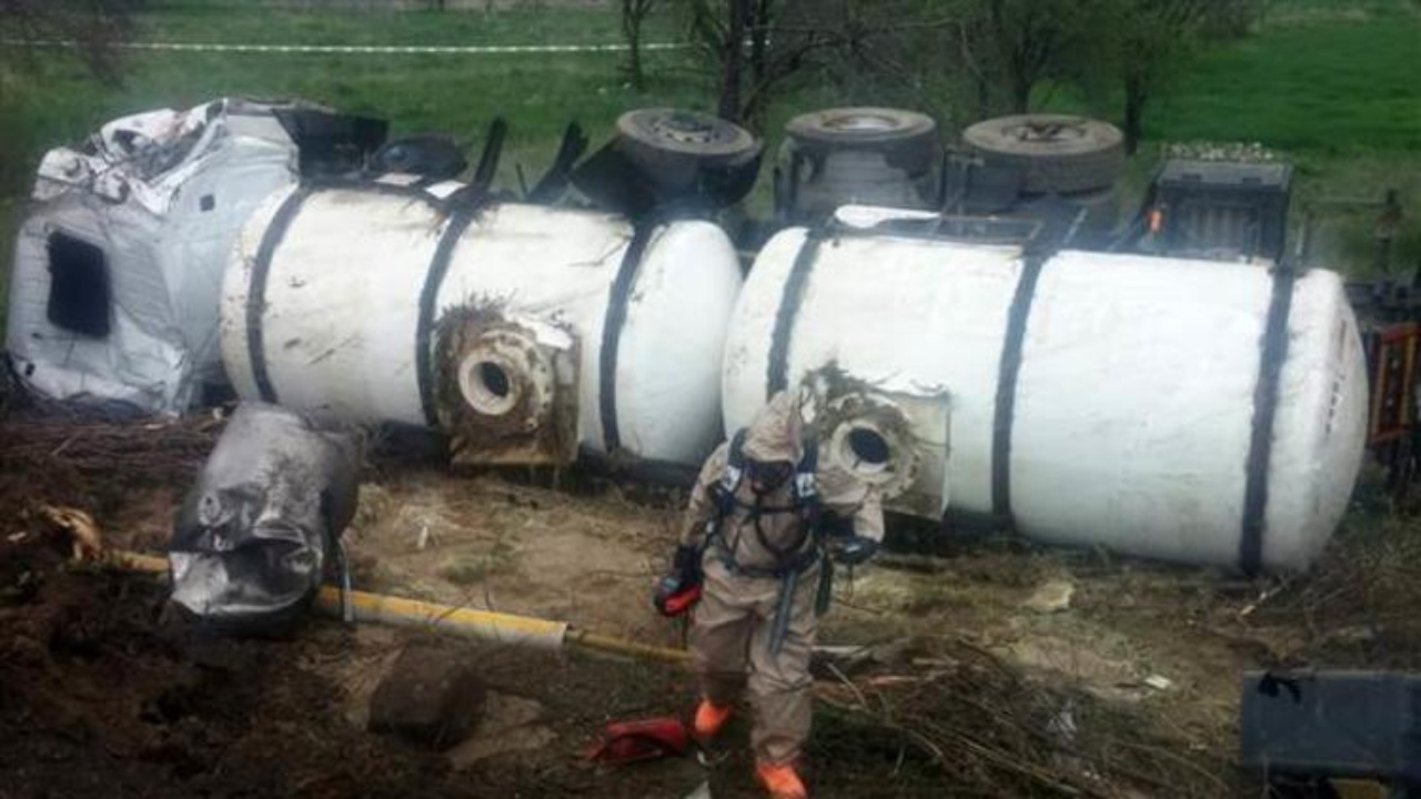 Tanker devrildi etrafı karantinaya alındı!