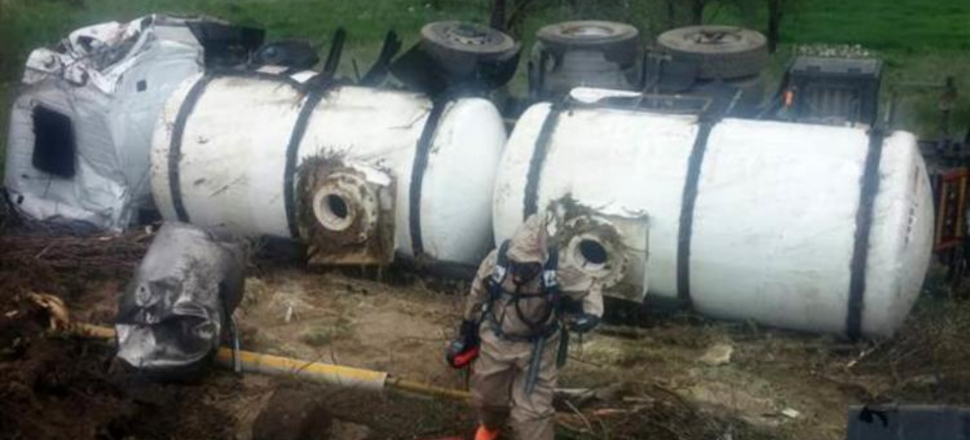 Tanker devrildi etrafı karantinaya alındı!