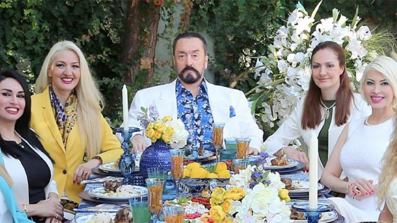 Adnan Oktar'ın 'baş' kediciğine tahliye!
