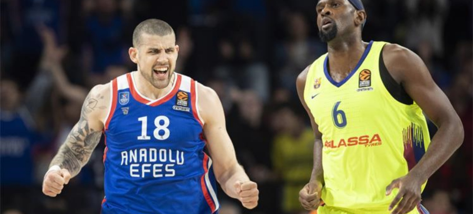 Anadolu Efes evinde Barcelona'yı devirdi!