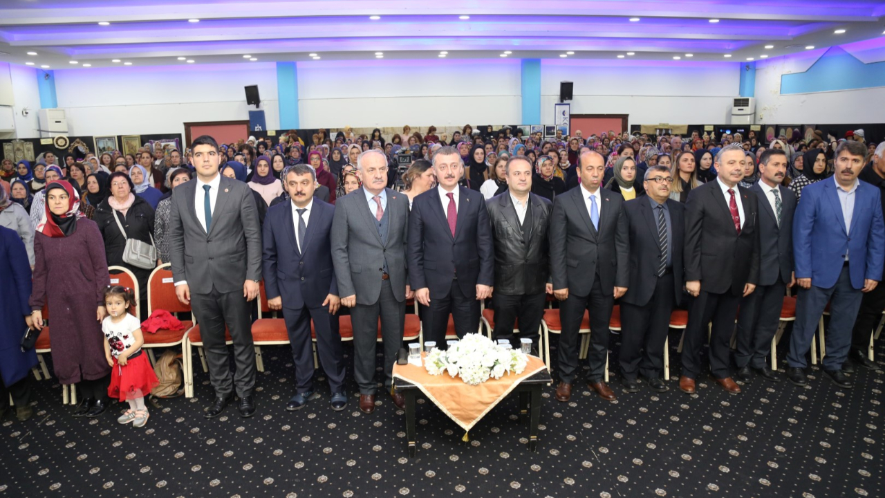 Kocaeli'de Başkan Tahir Büyükakın, “İstihdam kursları ile üretim sektörüne katılın”