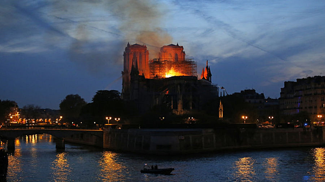 'Notre Dame'ın Kamburu'nun satışları patladı!