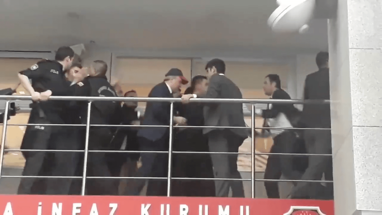İstanbul İl Seçim Kurulu'nda arbede yaşandı!