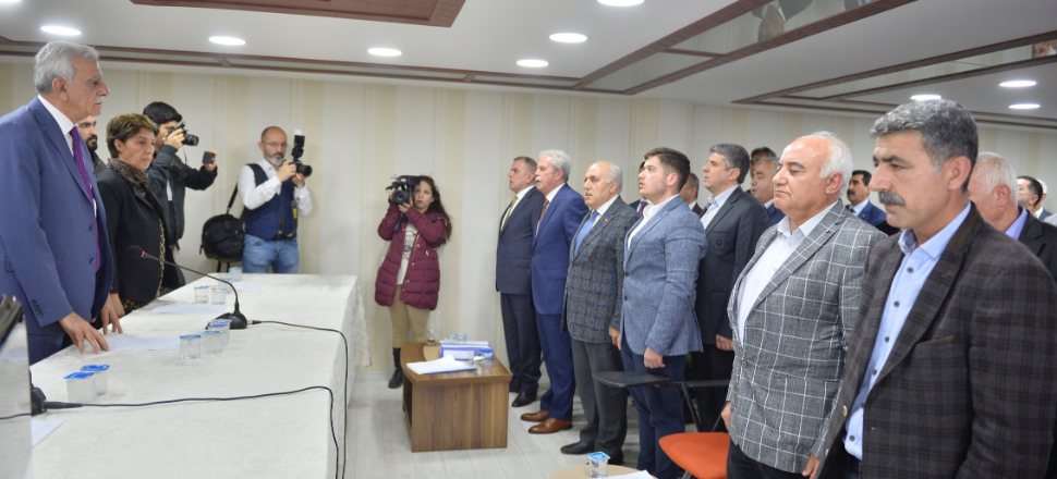 AK Parti'liler ile HDP'liler arasında 'İstiklal Marşı' tartışması!