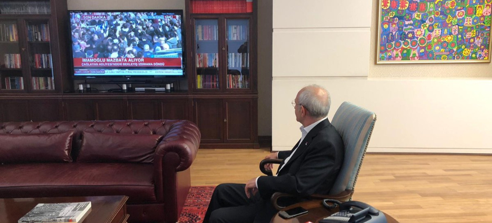 Kemal Kılıçdaroğlu gelişmeleri TV'den izledi! İşte o anlar...