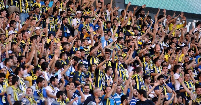 Kadıköy'de 'İstifa' tezahüratı sonrasında kavga çıktı!