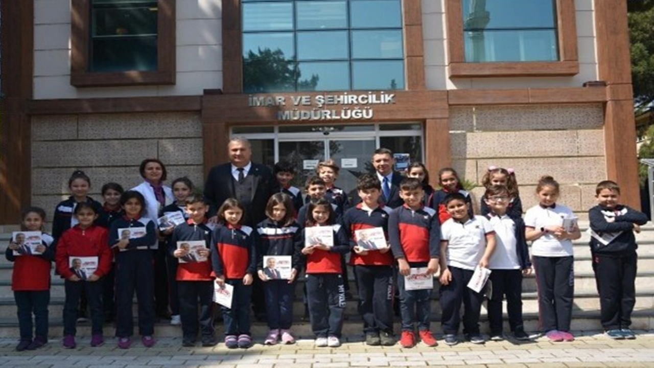 Manisa'da Başkan Mehmet Çerçi öğrencileri konuk etti