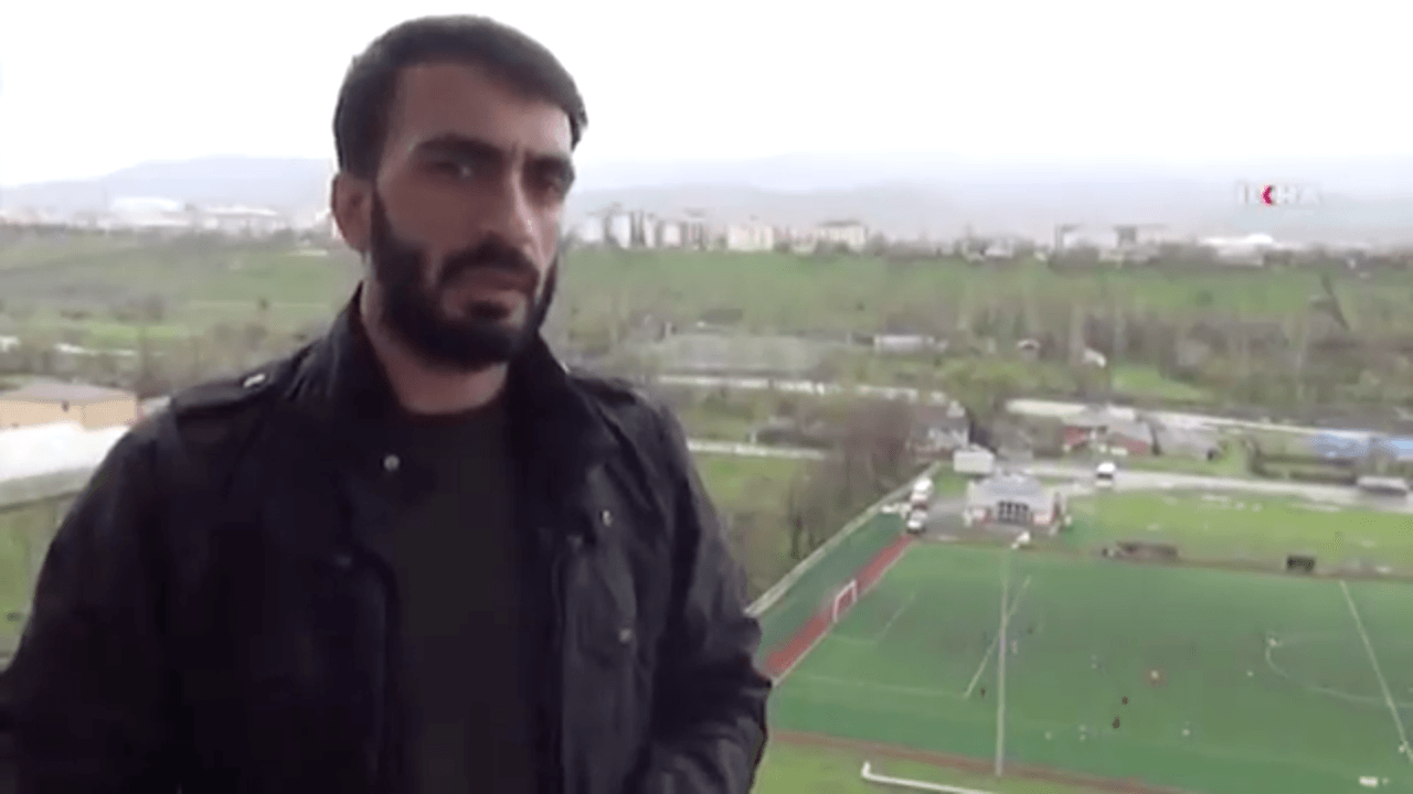 Kızlar baldırı çıplak maç yapıyor diye kızdılar!