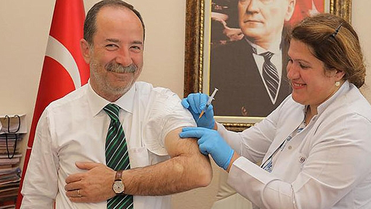 Edirne'de Recep Gürkan farkındalık için aşı oldu