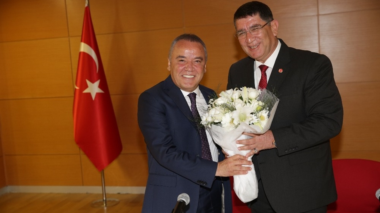Antalya'da Başkan Muhittin Böcek: "Siyaseti seçim meydanlarında bıraktım"