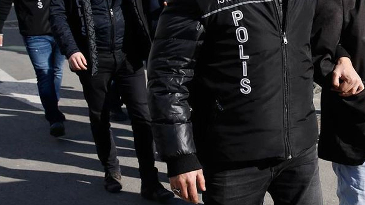 FETÖ'nün 'Fatih imamı' 1 milyon lira tutarında dövizle yakalandı!
