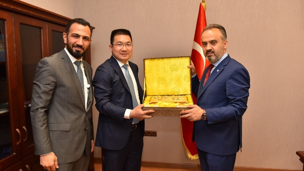 Bursa'da Başkan Alinur Aktaş’a Çin’den davet