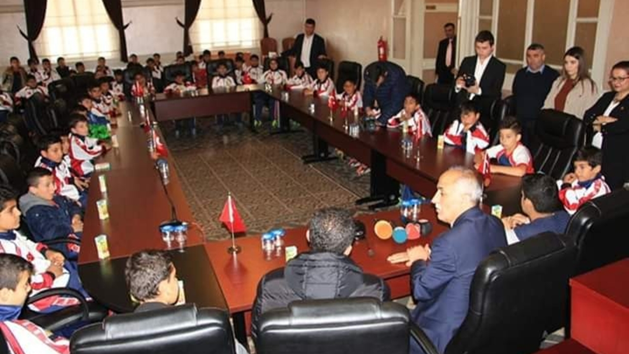 Bursa'da Başkan Davut Aydın öğrencileri sevindirdi