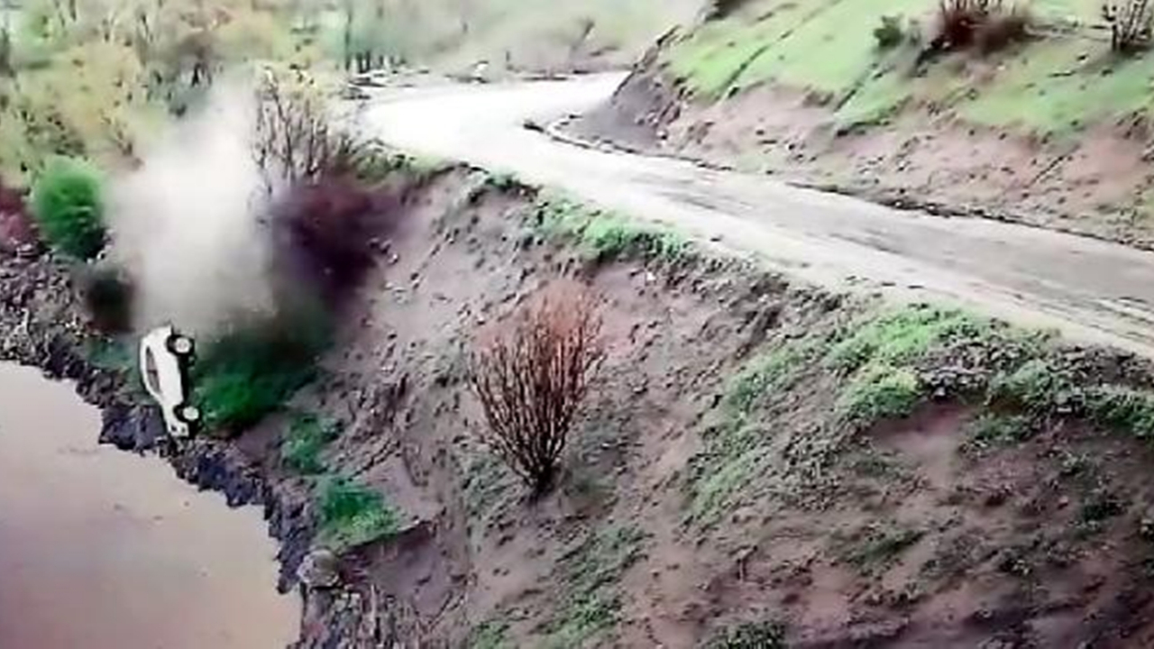 Şırnak'ta otomobil dereye böyle uçtu...