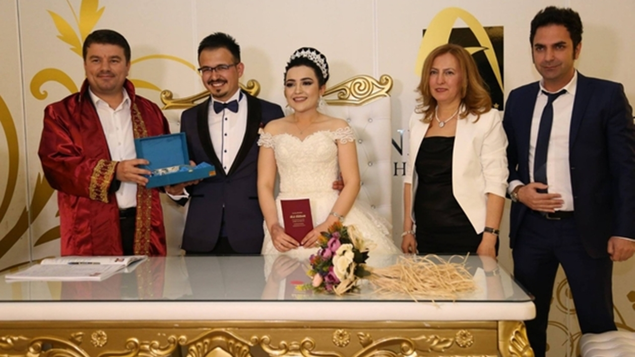 Aksaray'da Başkan Enver Dinçer ilk nikahını kıydı
