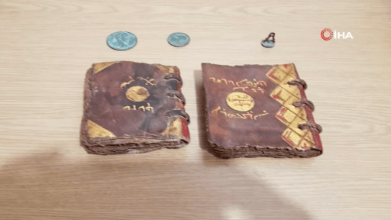 Paha biçilemez İncil'i polise satarken yakalandılar!
