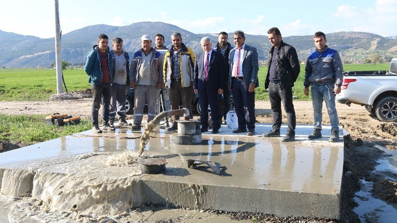 Burdur Bucak Belediye Başkanı Emrullah Ünal, sondaj çalışmalarını inceledi