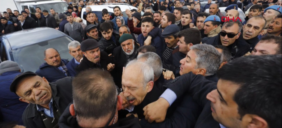 Kemal Kılıçdaroğlu'na şehit cenazesinde saldırı!