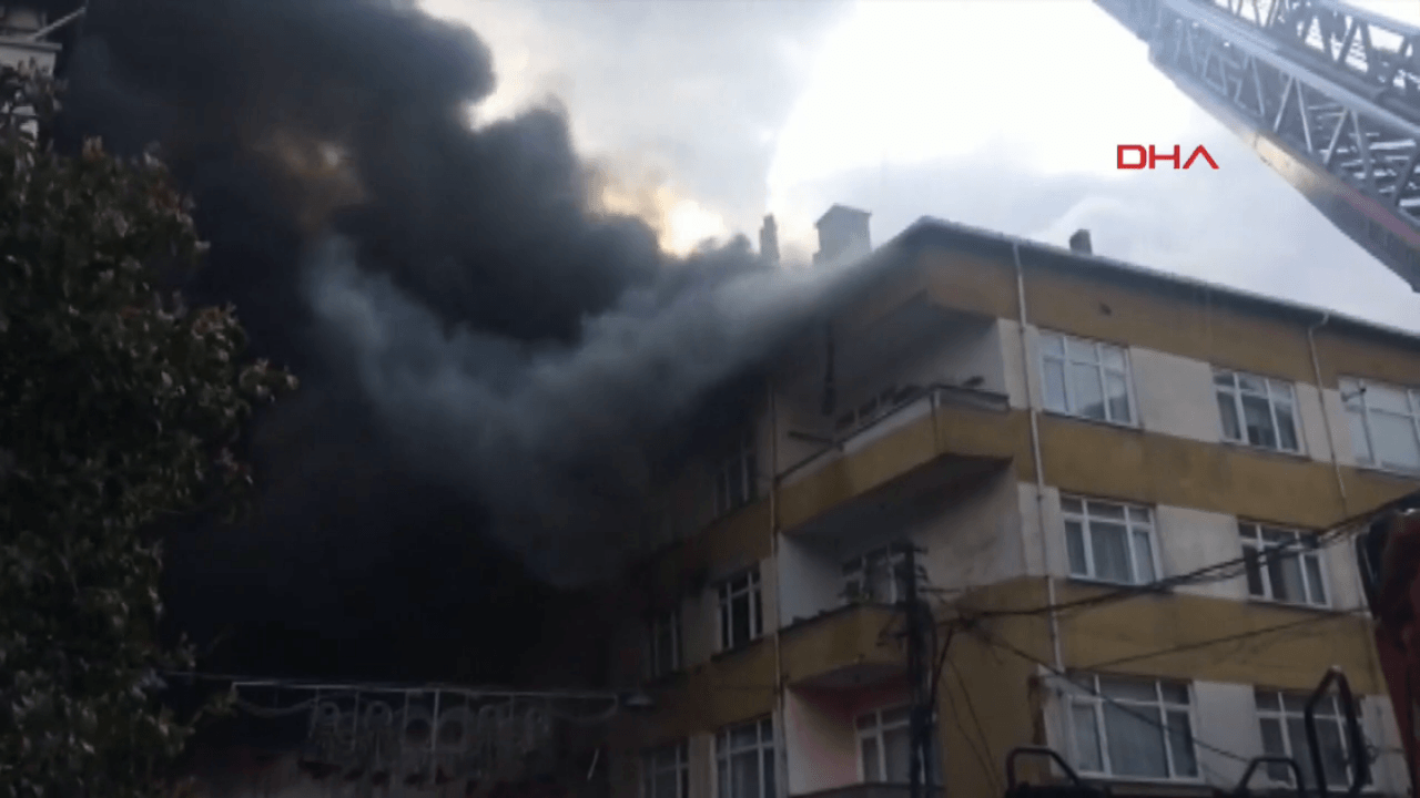 İstanbul Beyoğlu'nda korkutan yangın!