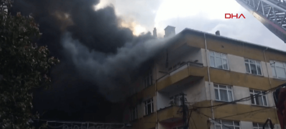İstanbul Beyoğlu'nda korkutan yangın!