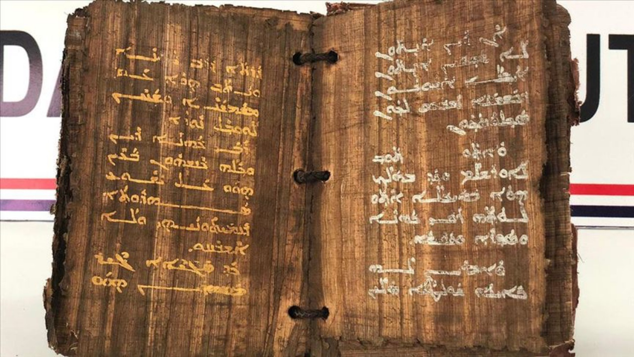 Papirus'a yazılmış 1300 yıllık kitap ele geçirildi