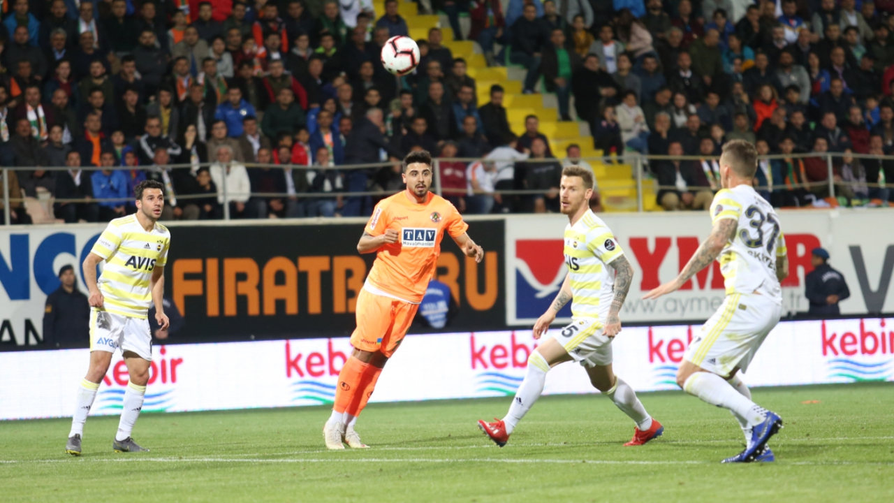 Alanyaspor evinde Fenerbahçe'yi devirdi!