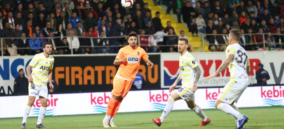 Alanyaspor evinde Fenerbahçe'yi devirdi!