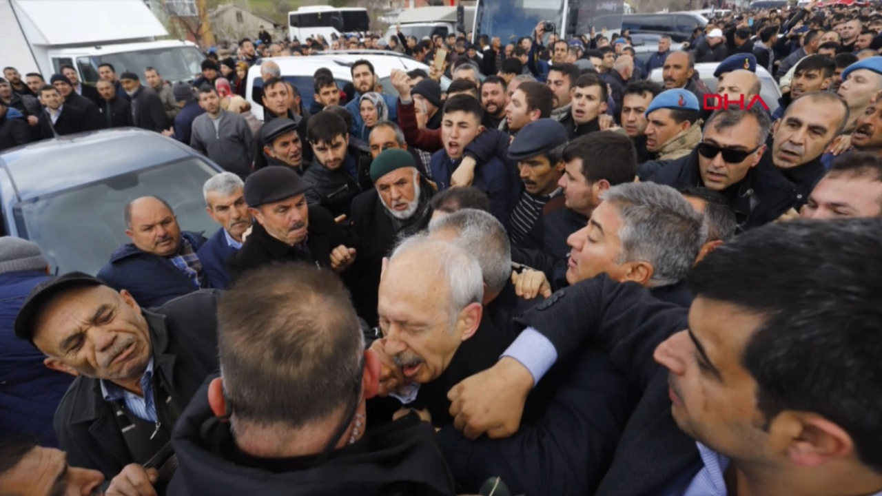 Kılıçdaroğlu'na saldırı anı kamerada!