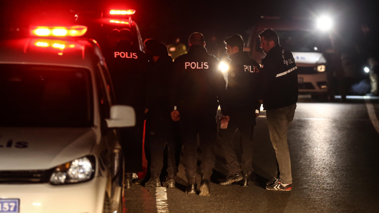 Kaçmak isterken polis memuruna çarptı!