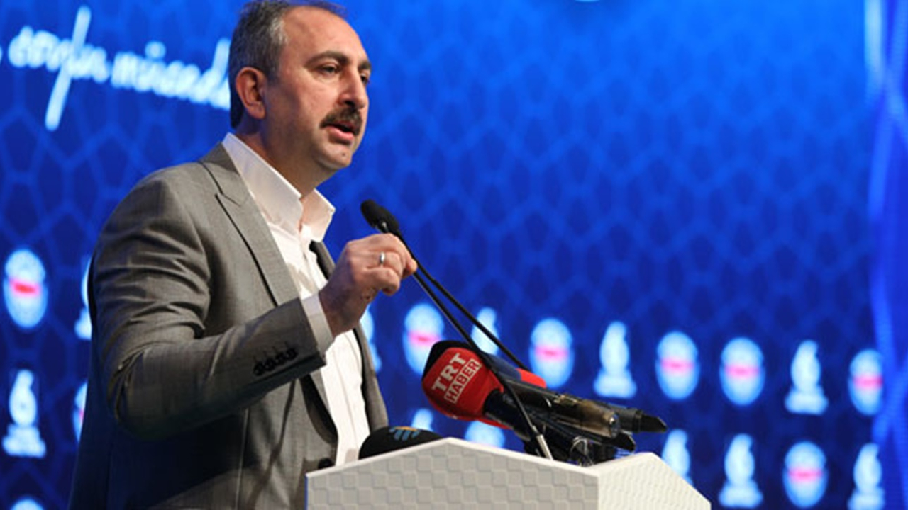 Adalet Bakanı Gül: Hukuk her şeyin üstündedir!
