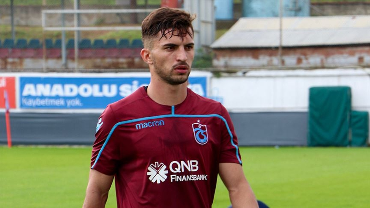 Trabzonsporlu futbolcu trafik kazası geçirdi...